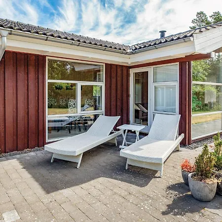 Three-bedroom In Sjallands Odde * Tjørneholm