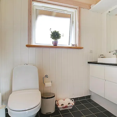 Three-bedroom In Sjallands Odde Semesterbostad