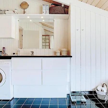 Three-bedroom In Sjallands Odde * Tjørneholm