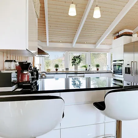 Semesterbostad Three-bedroom In Sjallands Odde Tjørneholm