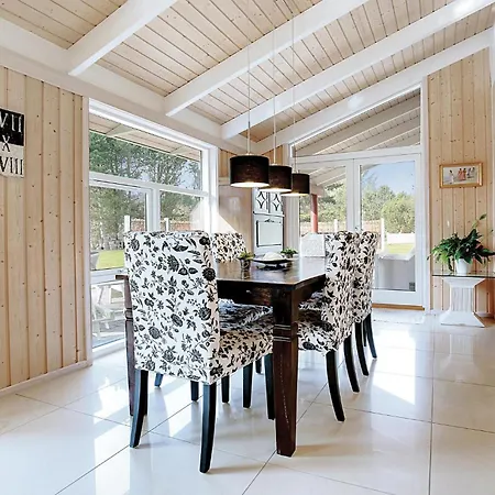 Semesterbostad Three-bedroom In Sjallands Odde